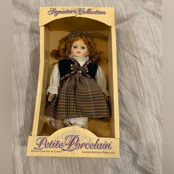 Petite Porcelain | Barbara Lee Doll with Tartan Wales Outfit - limited edition - Picture 1 of 4